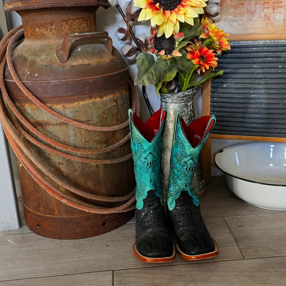 Black CowGirl boots